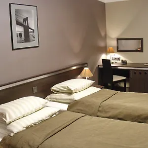 https://ikar.poznan-hotels.com