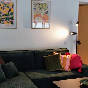Homestay Apple, Warsaw