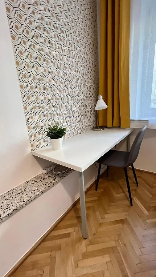 Warszawa Krucza Pokoje Varsavia