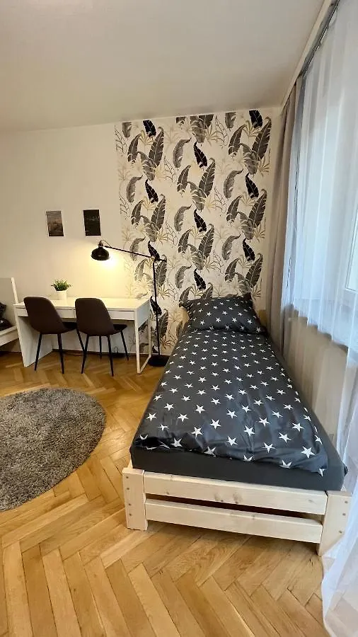 Warszawa Krucza Pokoje 0*, Varşova Polonya